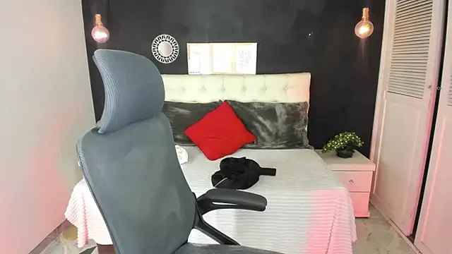 ROZZE MILA online show from 03-17-26, 08:34