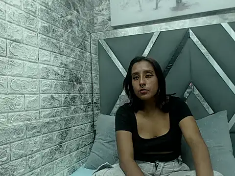 Snapshot of Evy_Queenhh chatting on 10-21-25, 09:59 Evy Queenhh online show from 10-21-25, 09:59