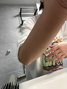 Snapshot of LLLauren_999 chatting on 10-31-25, 02:29 LLLauren 999 online show from 10-31-25, 02:29