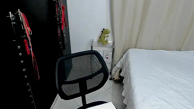 Emilyvalk  online show from 03-06-26, 09:33