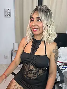 Snapshot of Emilyvalk_ chatting on 05-26-26, 11:01 Emilyvalk online show from 05-26-26, 11:01