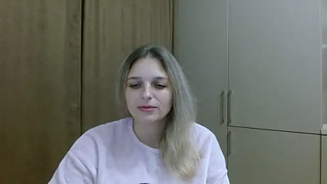 Snapshot of ElisSky301 chatting on 10-28-25, 10:12 ElisSky301 online show from 10-28-25, 10:12