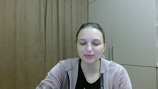 Snapshot of ElisSky301 chatting on 11-12-25, 08:30 ElisSky301 online show from 11-12-25, 08:30