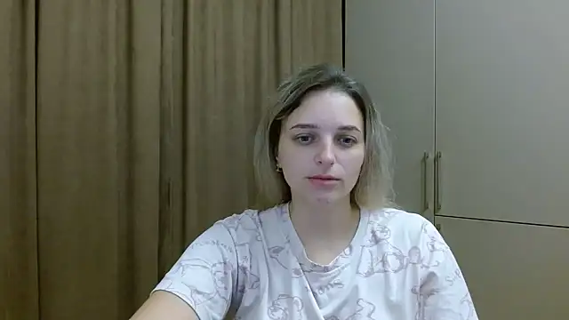 Snapshot of ElisSky301 chatting on 11-13-25, 11:03 ElisSky301 online show from 11-13-25, 11:03