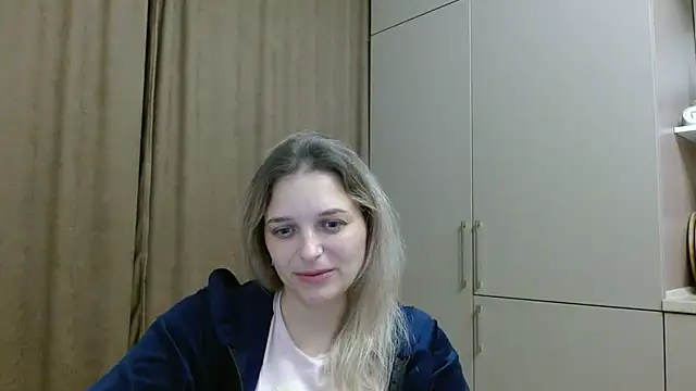 Snapshot of ElisSky301 chatting on 11-18-25, 09:08 ElisSky301 online show from 11-18-25, 09:08