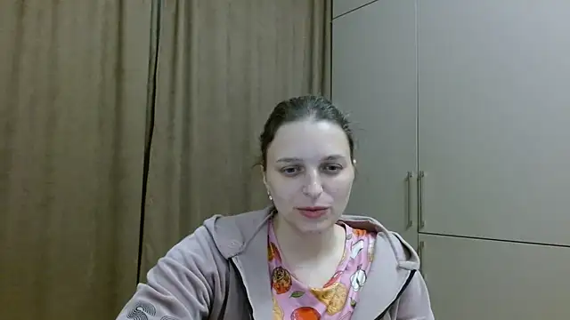Snapshot of ElisSky301 chatting on 11-25-25, 09:37 ElisSky301 online show from 11-25-25, 09:37