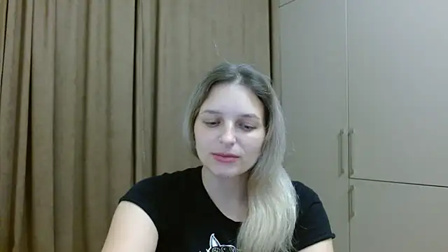 Snapshot of ElisSky301 chatting on 11-27-25, 09:39 ElisSky301 online show from 11-27-25, 09:39