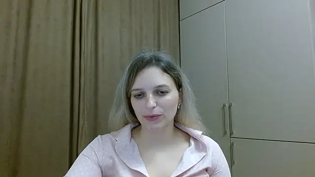 Snapshot of ElisSky301 chatting on 11-29-25, 09:29 ElisSky301 online show from 11-29-25, 09:29