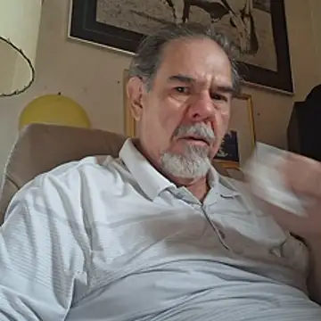 Snapshot of pena633 chatting on 11-08-25, 05:01 pena633 online show from 11-08-25, 05:01