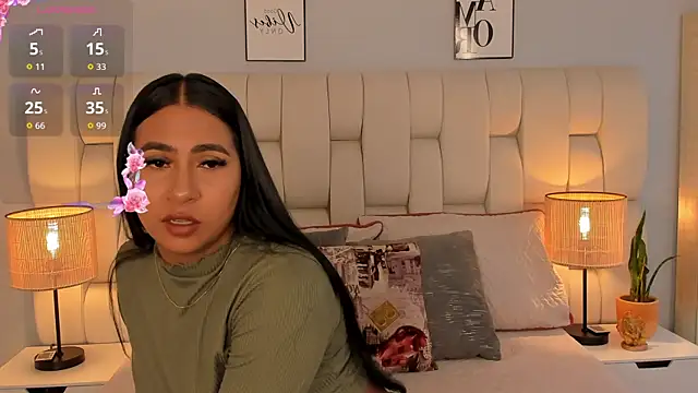 Snapshot of ameliebelle_ chatting on 10-26-25, 12:11 ameliebelle online show from 10-26-25, 12:11