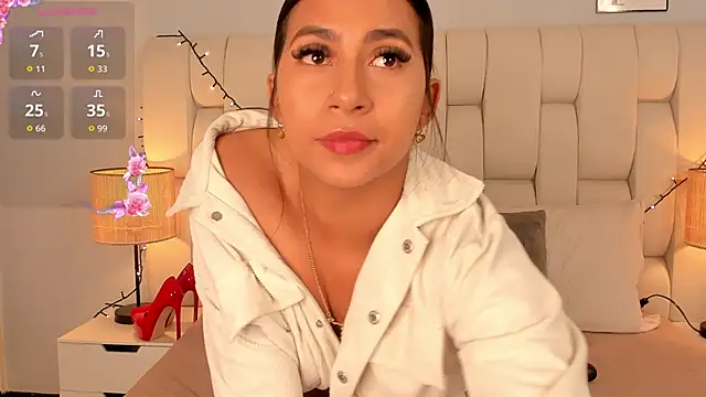 Snapshot of ameliebelle_ chatting on 11-17-25, 02:01 ameliebelle online show from 11-17-25, 02:01