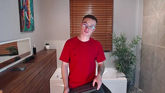 Snapshot of Lil_James chatting on 11-15-25, 08:05 Lil James online show from 11-15-25, 08:05