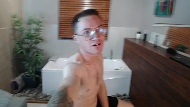 Snapshot of Lil_James chatting on 12-13-25, 08:14 Lil James online show from 12-13-25, 08:14