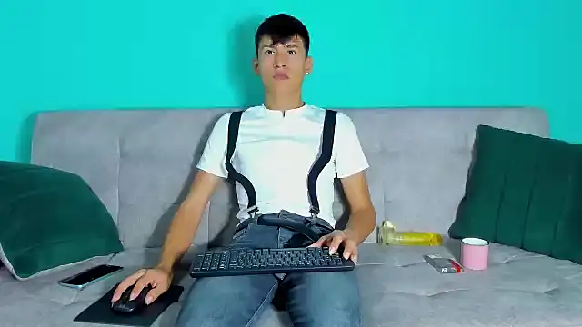 Snapshot of Nicolas_Torres_ chatting on 10-24-25, 06:10 Nicolas Torres online show from 10-24-25, 06:10