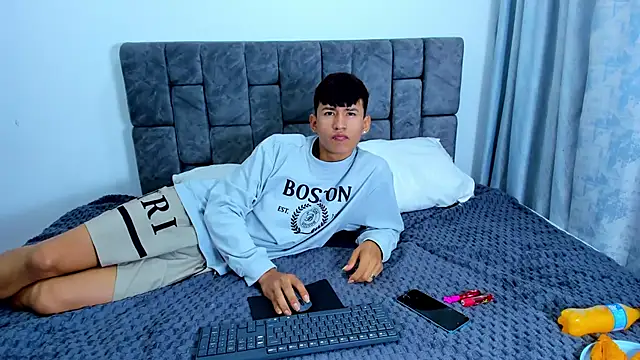 Snapshot of Nicolas_Torres_ chatting on 10-28-25, 07:12 Nicolas Torres online show from 10-28-25, 07:12