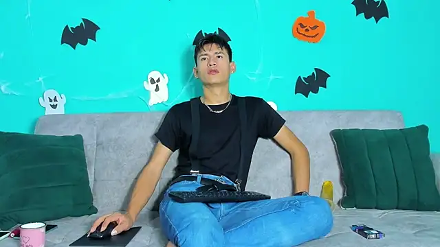 Snapshot of Nicolas_Torres_ chatting on 10-29-25, 07:32 Nicolas Torres online show from 10-29-25, 07:32