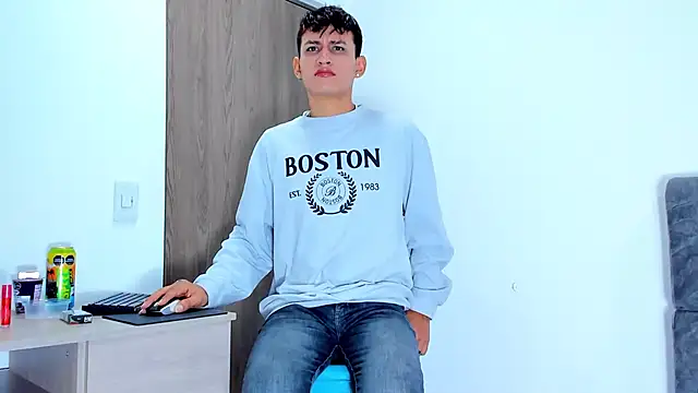 Snapshot of Nicolas_Torres_ chatting on 11-01-25, 02:35 Nicolas Torres online show from 11-01-25, 02:35