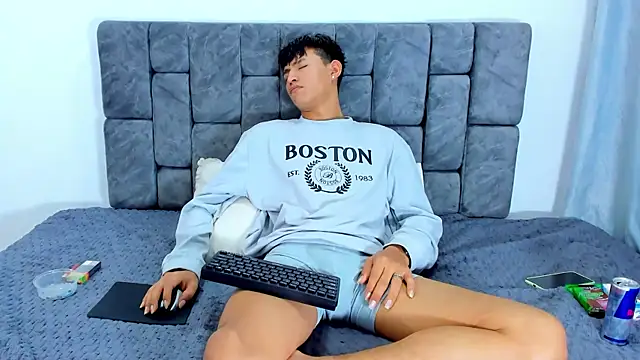 Snapshot of Nicolas_Torres_ chatting on 11-04-25, 05:39 Nicolas Torres online show from 11-04-25, 05:39