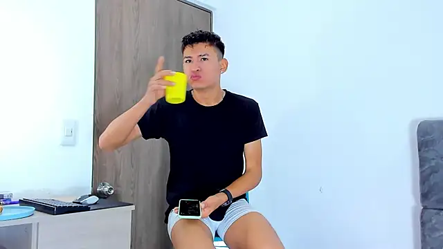 Snapshot of Nicolas_Torres_ chatting on 11-07-25, 07:30 Nicolas Torres online show from 11-07-25, 07:30