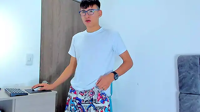 Snapshot of Nicolas_Torres_ chatting on 11-08-25, 03:07 Nicolas Torres online show from 11-08-25, 03:07