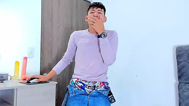 Snapshot of Nicolas_Torres_ chatting on 11-10-25, 07:40 Nicolas Torres online show from 11-10-25, 07:40