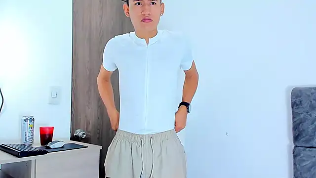 Snapshot of Nicolas_Torres_ chatting on 11-14-25, 02:32 Nicolas Torres online show from 11-14-25, 02:32