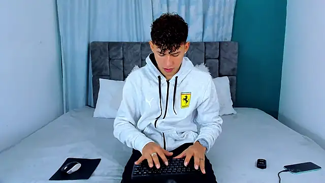 Snapshot of Nicolas_Torres_ chatting on 11-21-25, 04:00 Nicolas Torres online show from 11-21-25, 04:00