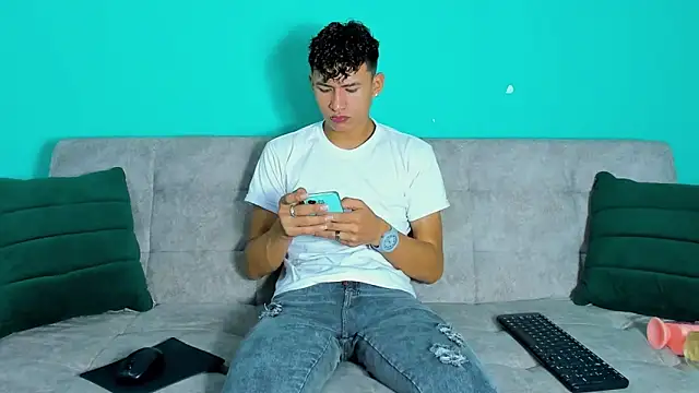 Snapshot of Nicolas_Torres_ chatting on 11-22-25, 02:21 Nicolas Torres online show from 11-22-25, 02:21