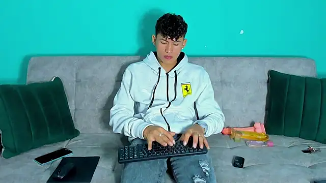 Snapshot of Nicolas_Torres_ chatting on 11-24-25, 07:52 Nicolas Torres online show from 11-24-25, 07:52