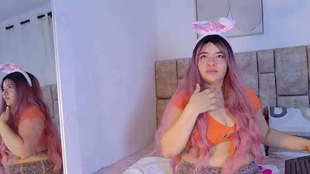 Karina Wong online show from 11-26-25, 09:16