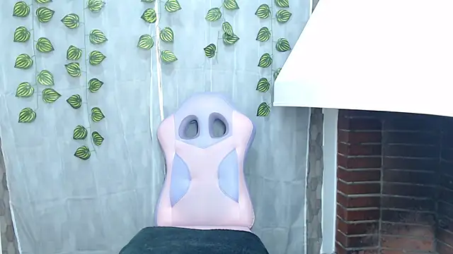 Snapshot of amelia_cutee chatting on 10-29-25, 08:21 amelia cutee online show from 10-29-25, 08:21