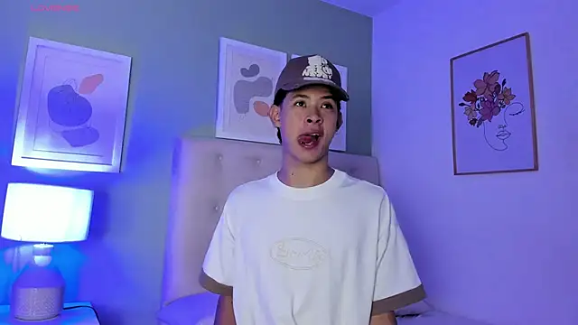 ApoloRicci online show from 03-12-26, 08:04