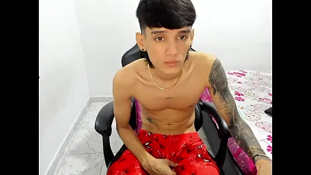 Snapshot of Stiwar_cute chatting on 10-21-25, 10:54 Stiwar cute online show from 10-21-25, 10:54