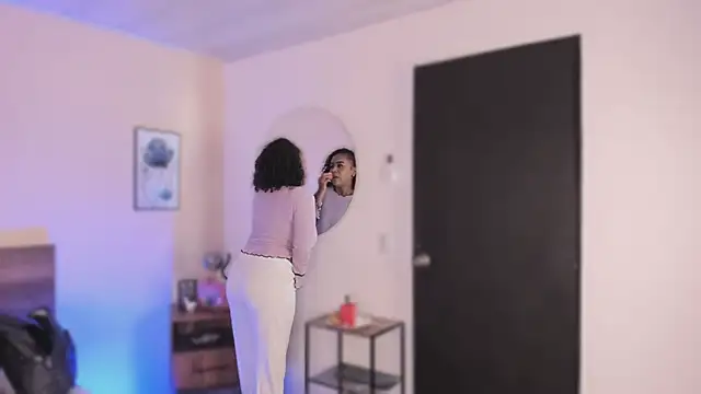 Snapshot of YariRose chatting on 11-29-25, 01:58 YariRose online show from 11-29-25, 01:58