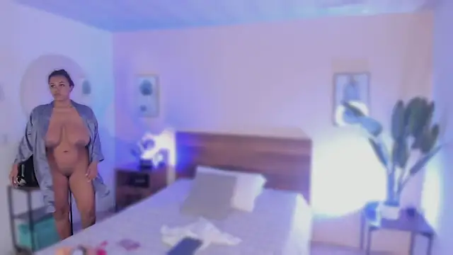 Snapshot of YariRose chatting on 12-20-25, 01:29 YariRose online show from 12-20-25, 01:29