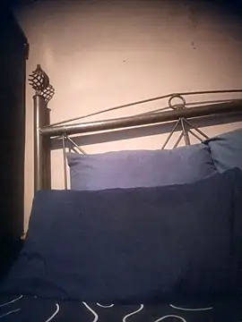 Snapshot of Pussylover911o chatting on 12-15-25, 05:12 Pussylover911o online show from 12-15-25, 05:12