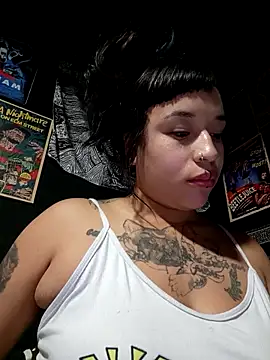 Isis Bathory online show from 10-29-25, 01:19