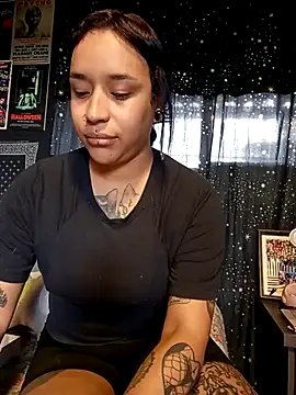 Isis Bathory online show from 11-26-25, 03:57