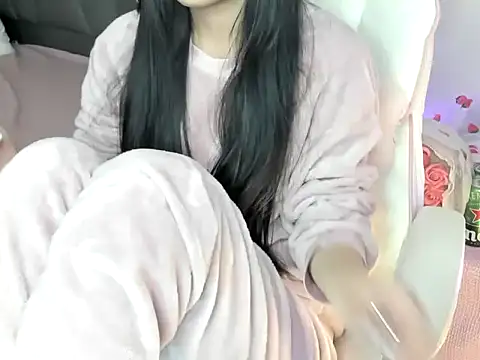 Snapshot of NewMoon2x chatting on 01-17-26, 06:44 NewMoon2x online show from 01-17-26, 06:44