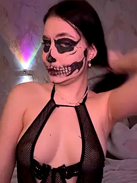 KailyBell online show from 10-31-25, 03:57