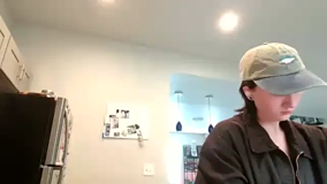 Snapshot of kutekiwi chatting on 10-29-25, 05:25 kutekiwi online show from 10-29-25, 05:25