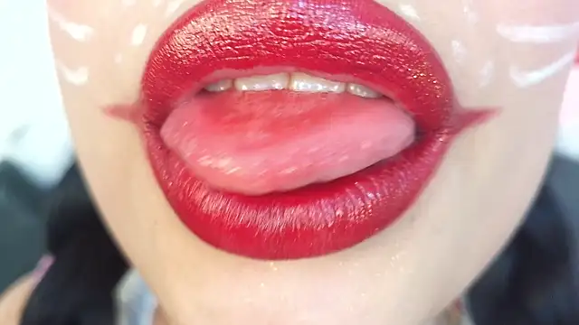 Snapshot of mia_roux1 chatting on 10-22-25, 08:30 mia roux1 online show from 10-22-25, 08:30