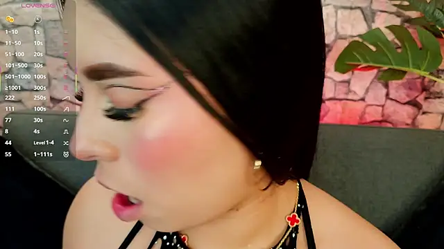 Snapshot of mia_roux1 chatting on 11-09-25, 06:17 mia roux1 online show from 11-09-25, 06:17