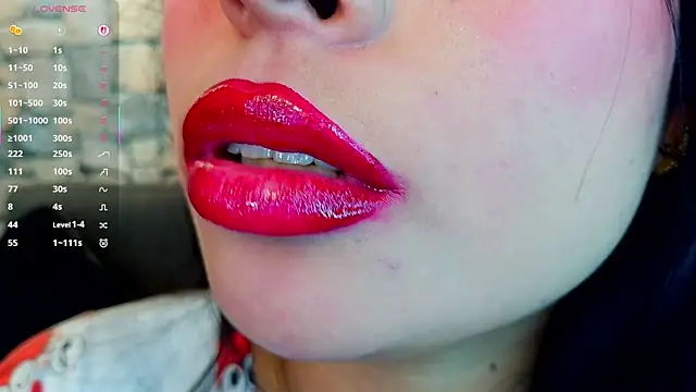 Snapshot of mia_roux1 chatting on 11-11-25, 05:18 mia roux1 online show from 11-11-25, 05:18