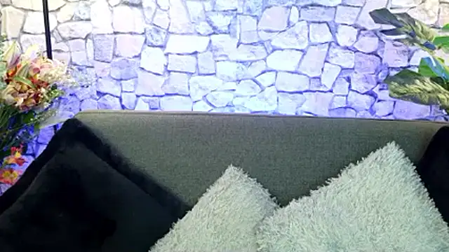 Snapshot of mia_roux1 chatting on 11-30-25, 04:55 mia roux1 online show from 11-30-25, 04:55