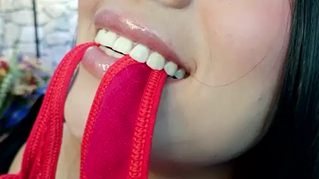 Snapshot of mia_roux1 chatting on 12-04-25, 05:54 mia roux1 online show from 12-04-25, 05:54