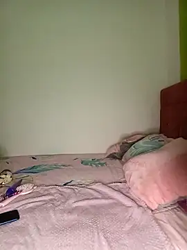 Snapshot of michelle_21xx chatting on 10-26-25, 02:50 michelle 21xx online show from 10-26-25, 02:50