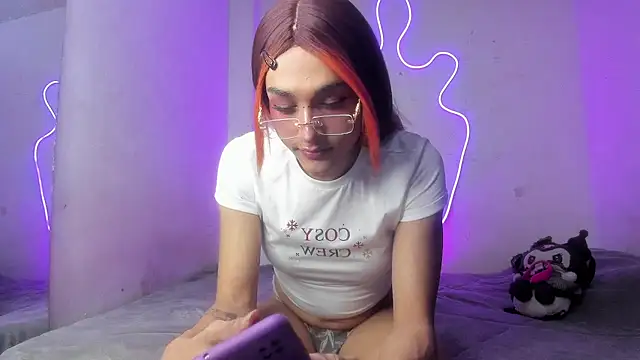 Snapshot of Mika__velvet chatting on 11-19-25, 09:04 Mika velvet online show from 11-19-25, 09:04