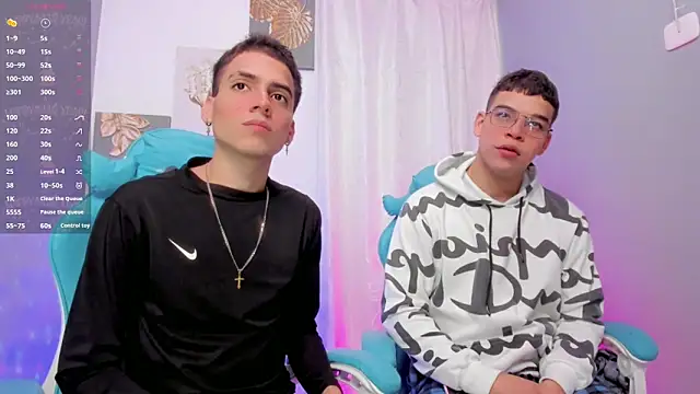 Snapshot of joaquin_and_jake_ chatting on 10-22-25, 11:32 joaquin and jake  online show from 10-22-25, 11:32