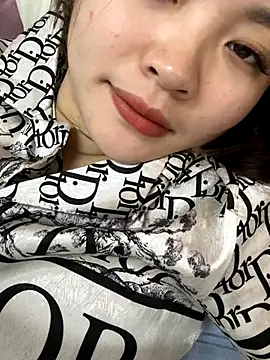 Snapshot of helo-kitty chatting on 11-12-25, 01:22 helo-kitty online show from 11-12-25, 01:22